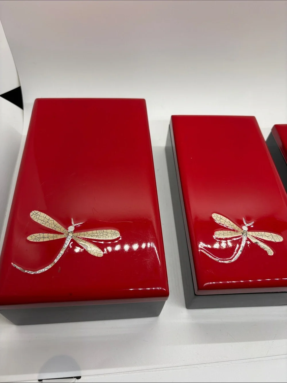 Dragonfly VTG Black Red Nesting Boxes 3